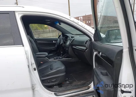 2014 Kia Sorento Limited V6 z USA, uszkodzony, nr VIN 5XYKW4A70EG438383